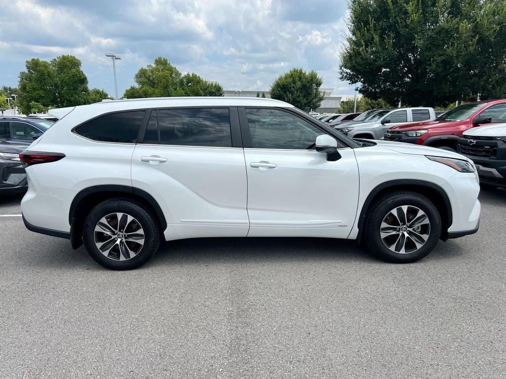 used 2025 Toyota Highlander Hybrid car, priced at $49,000