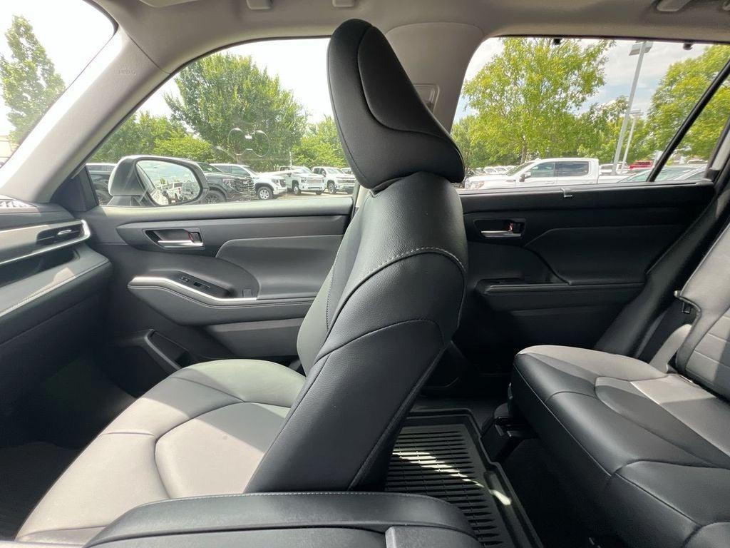 used 2025 Toyota Highlander Hybrid car, priced at $49,000