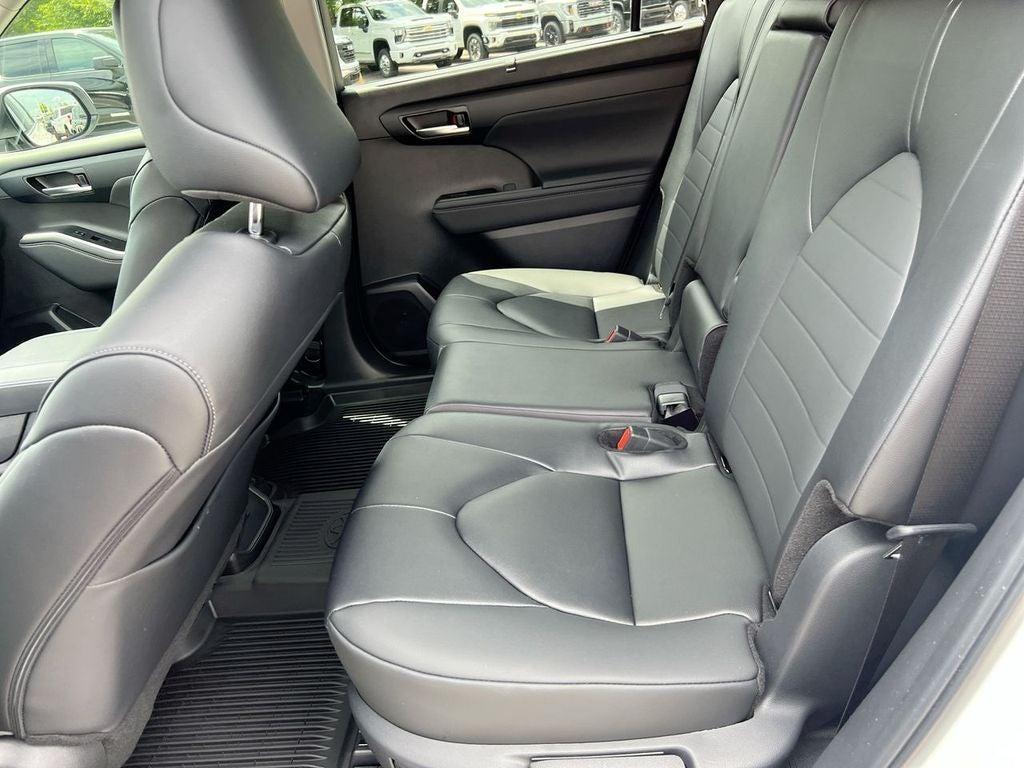 used 2025 Toyota Highlander Hybrid car, priced at $49,000