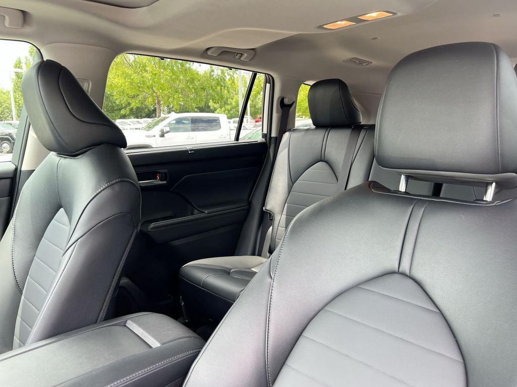 used 2025 Toyota Highlander Hybrid car, priced at $49,000