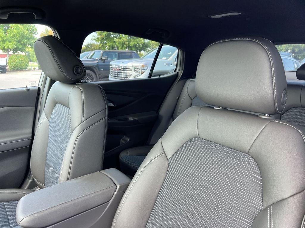 new 2025 Buick Envista car, priced at $27,280