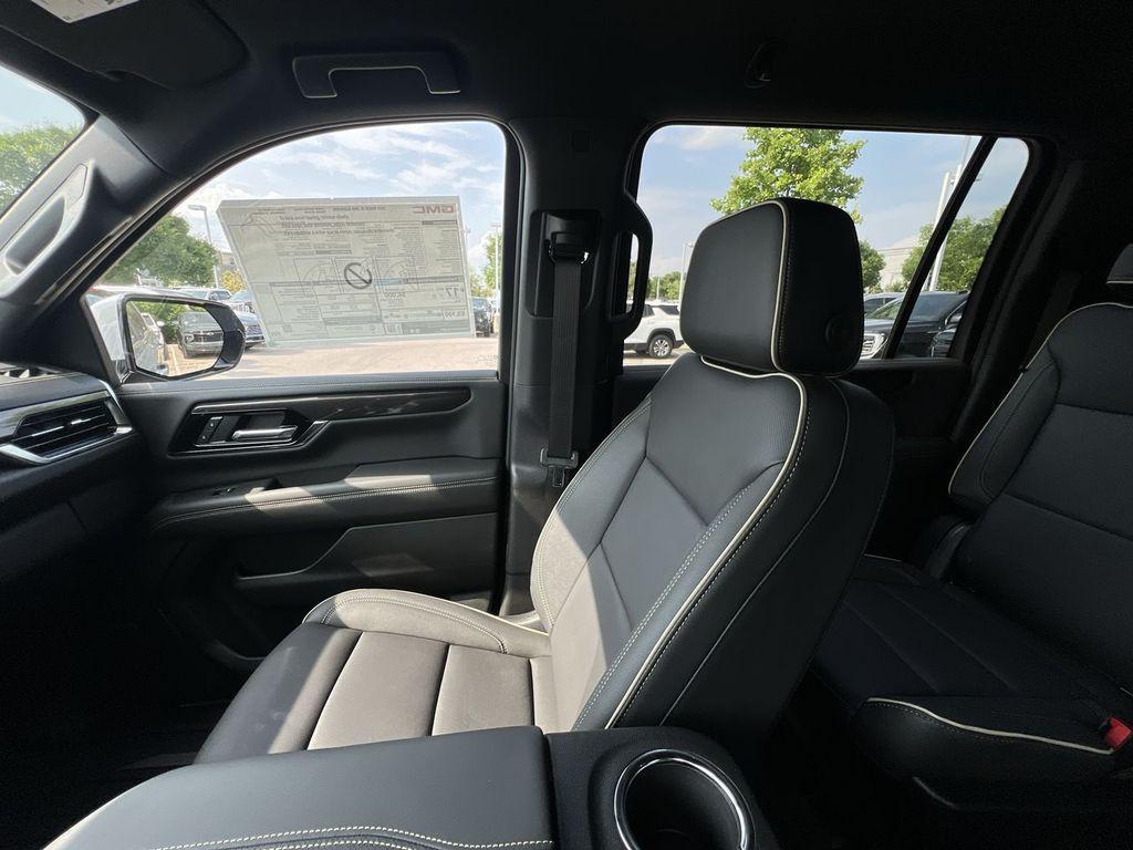 new 2025 GMC Yukon XL car, priced at $76,110