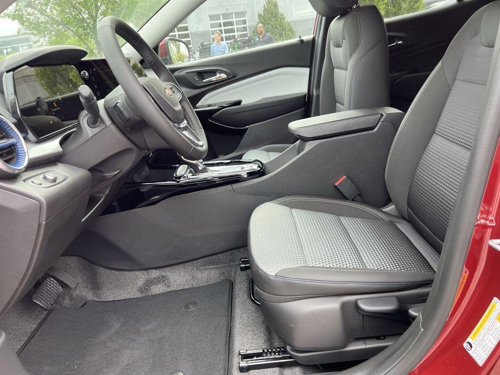 new 2025 Chevrolet Trax car, priced at $25,385