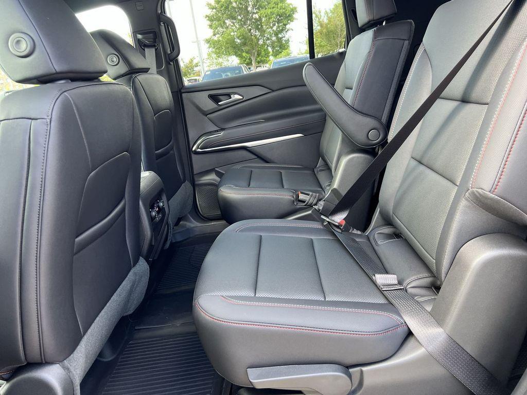 new 2025 Chevrolet Traverse car, priced at $54,194