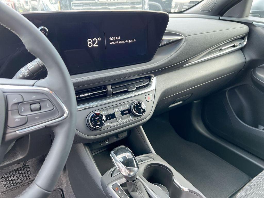 new 2025 Buick Envista car, priced at $27,280