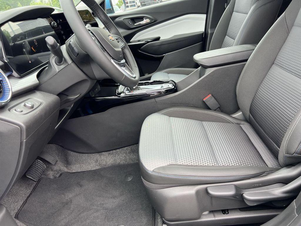 new 2025 Chevrolet Trax car, priced at $25,780