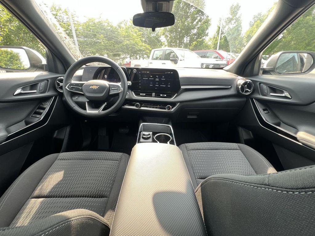 new 2026 Chevrolet Equinox car, priced at $30,290