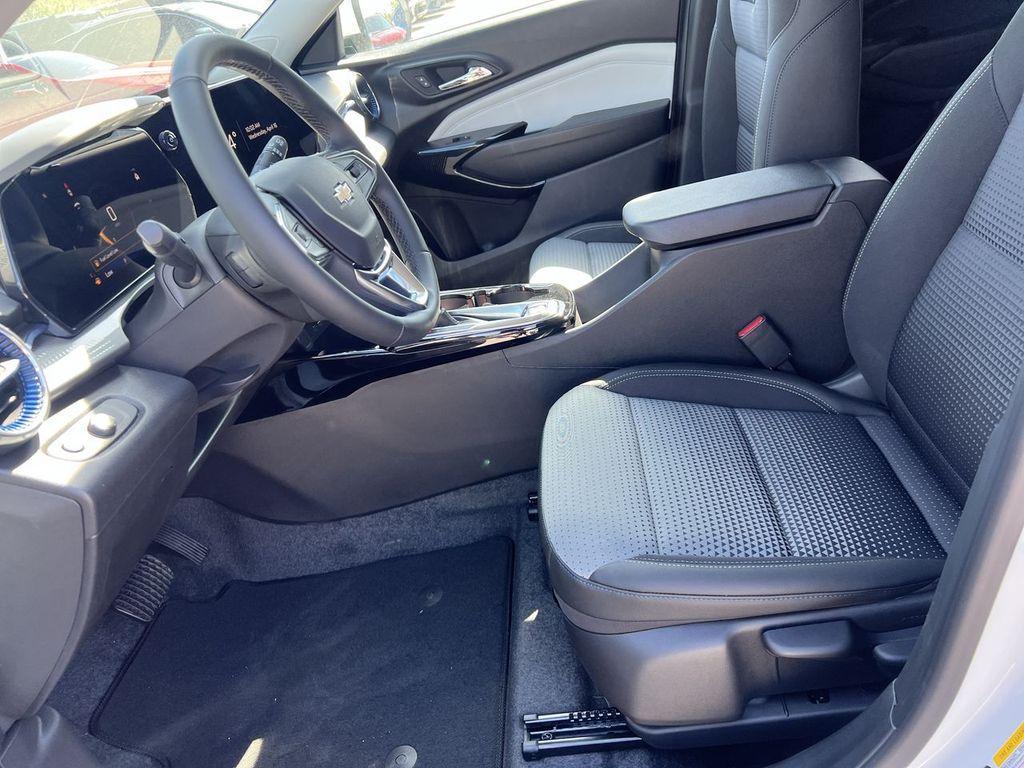 new 2025 Chevrolet Trax car, priced at $25,385
