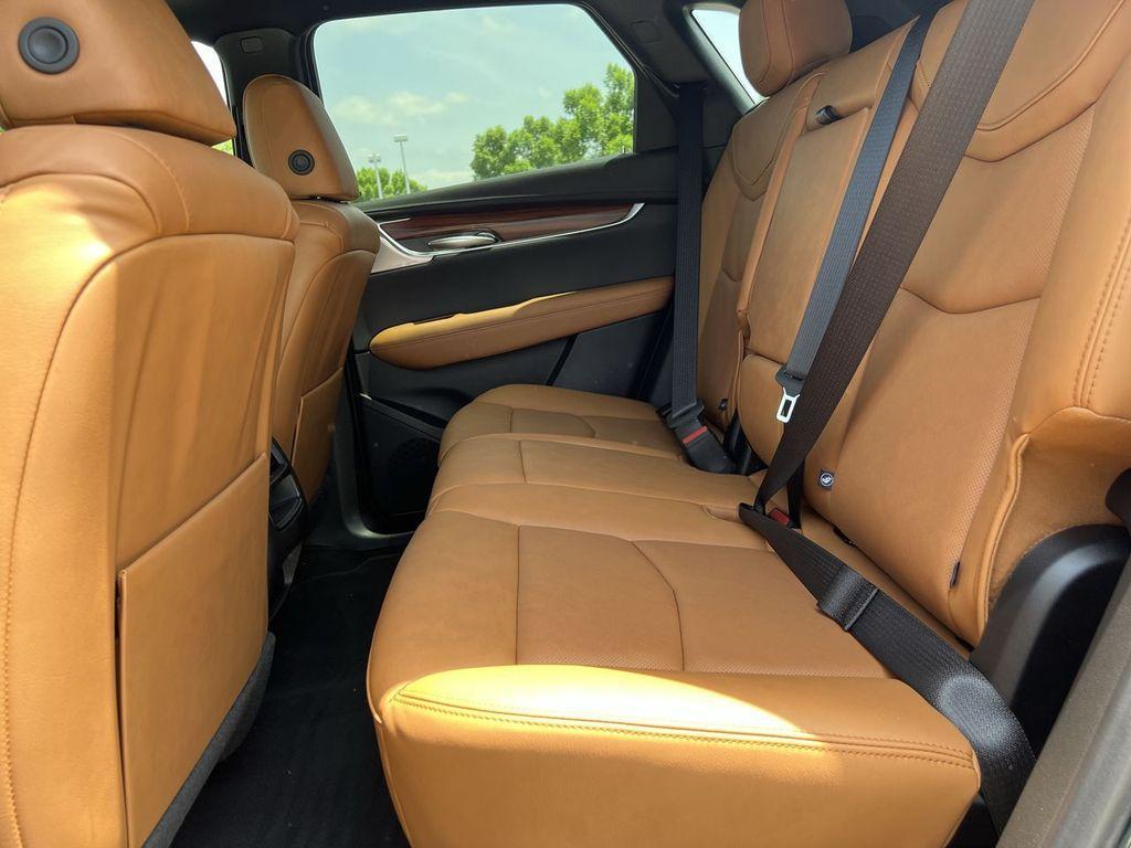 new 2025 Cadillac XT5 car