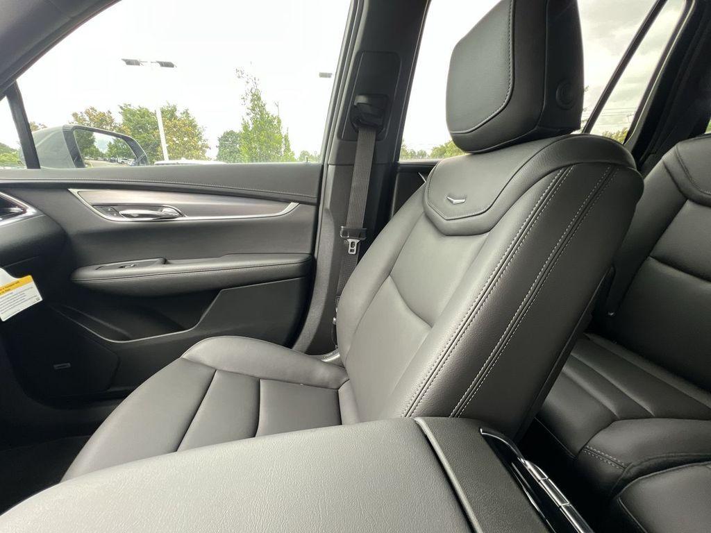 new 2025 Cadillac XT6 car