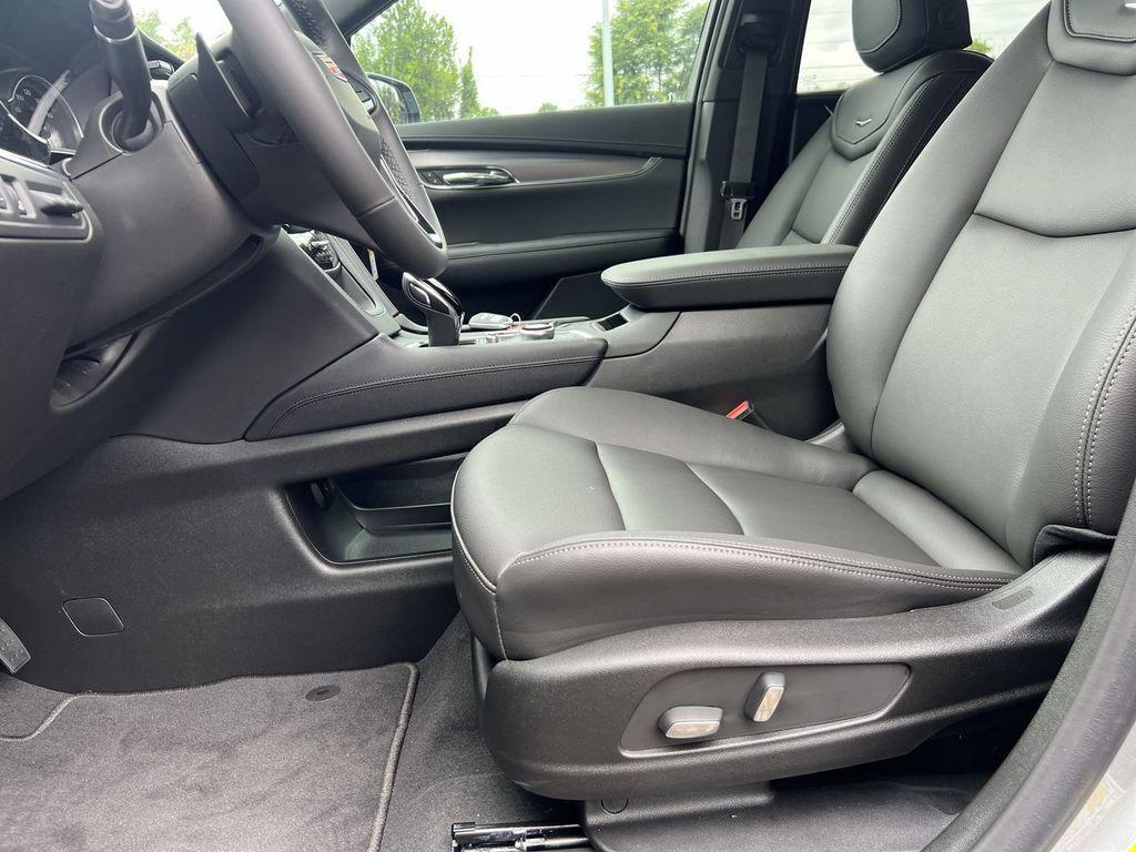 new 2025 Cadillac XT6 car