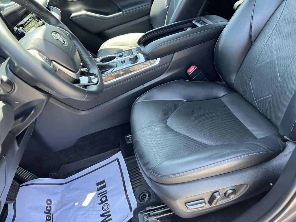 used 2022 Toyota Highlander car, priced at $41,000