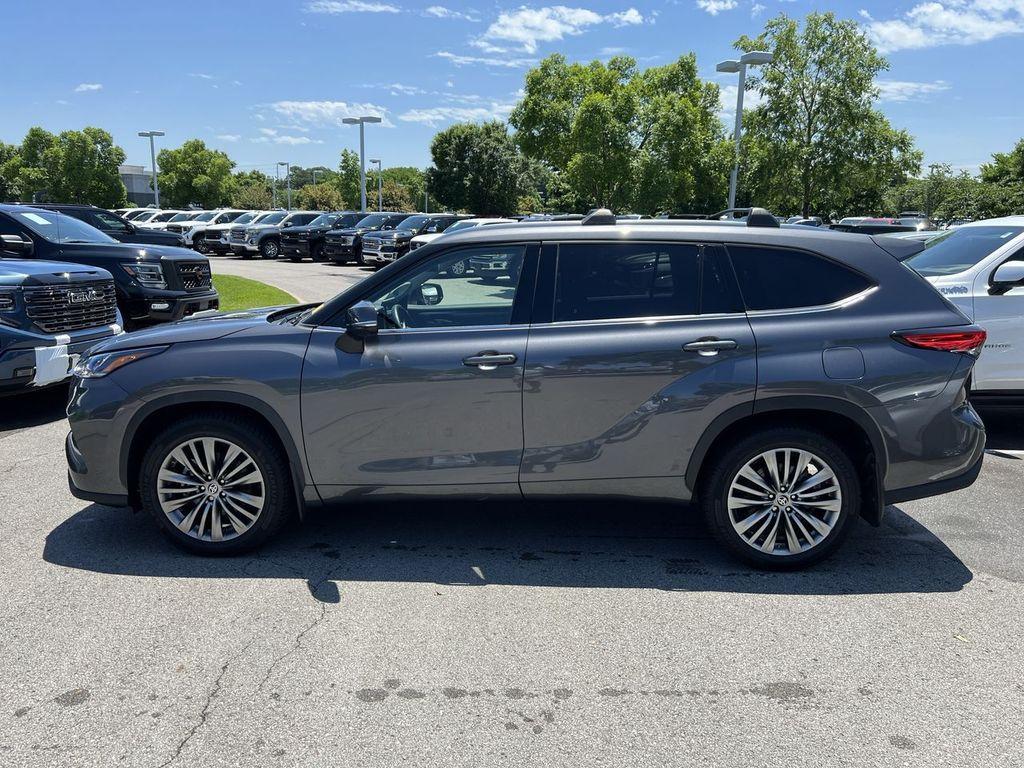 used 2022 Toyota Highlander car, priced at $41,000
