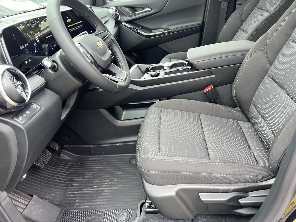 new 2026 Chevrolet Equinox car, priced at $30,290