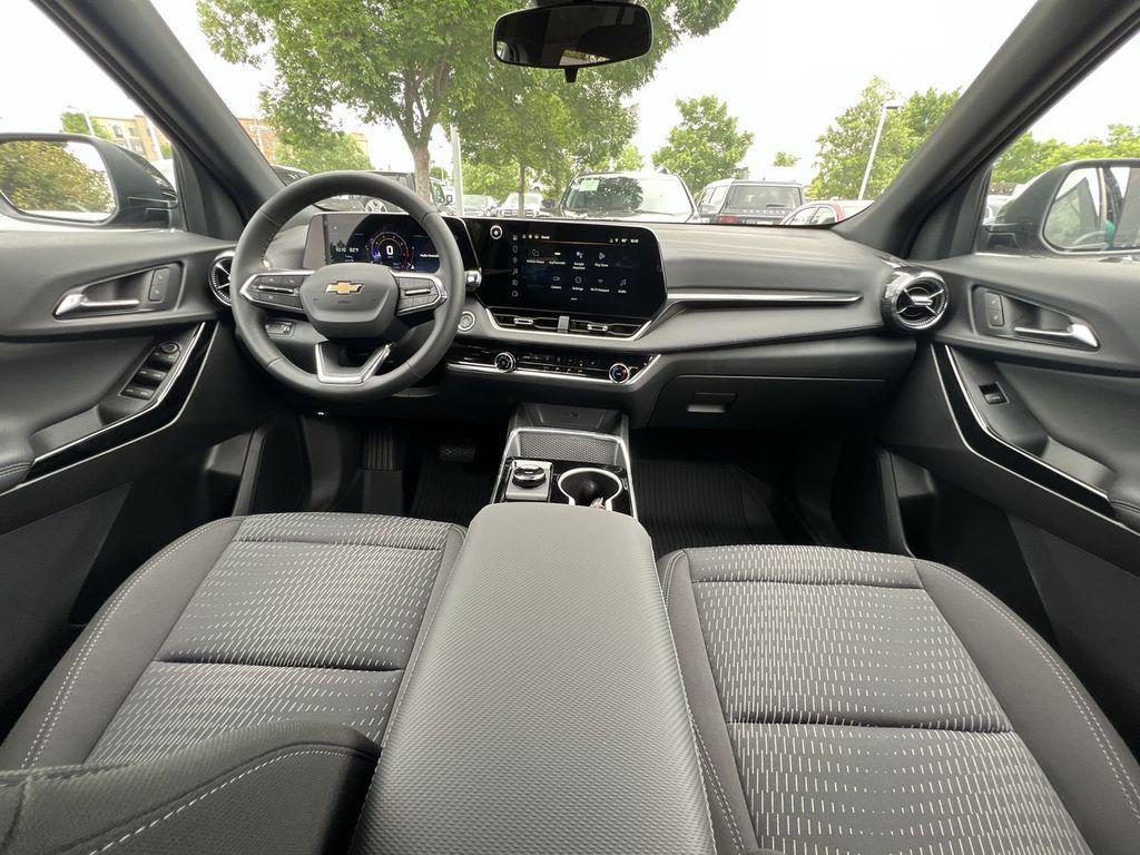 new 2026 Chevrolet Equinox car, priced at $30,290