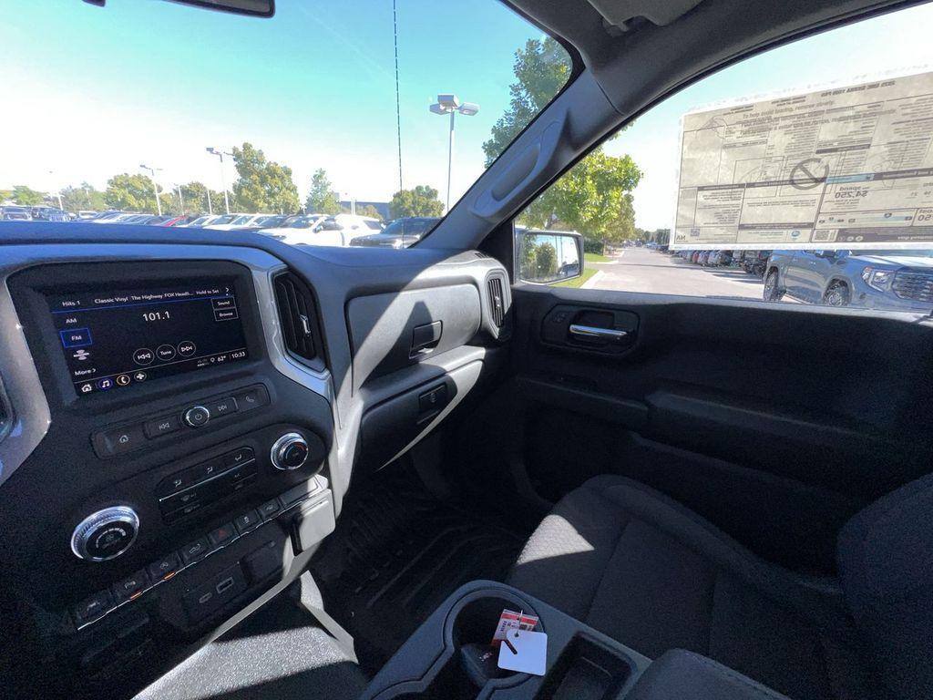 new 2025 GMC Sierra 1500 car, priced at $34,070