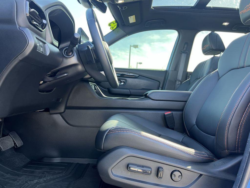 used 2025 Honda Pilot car, priced at $45,500