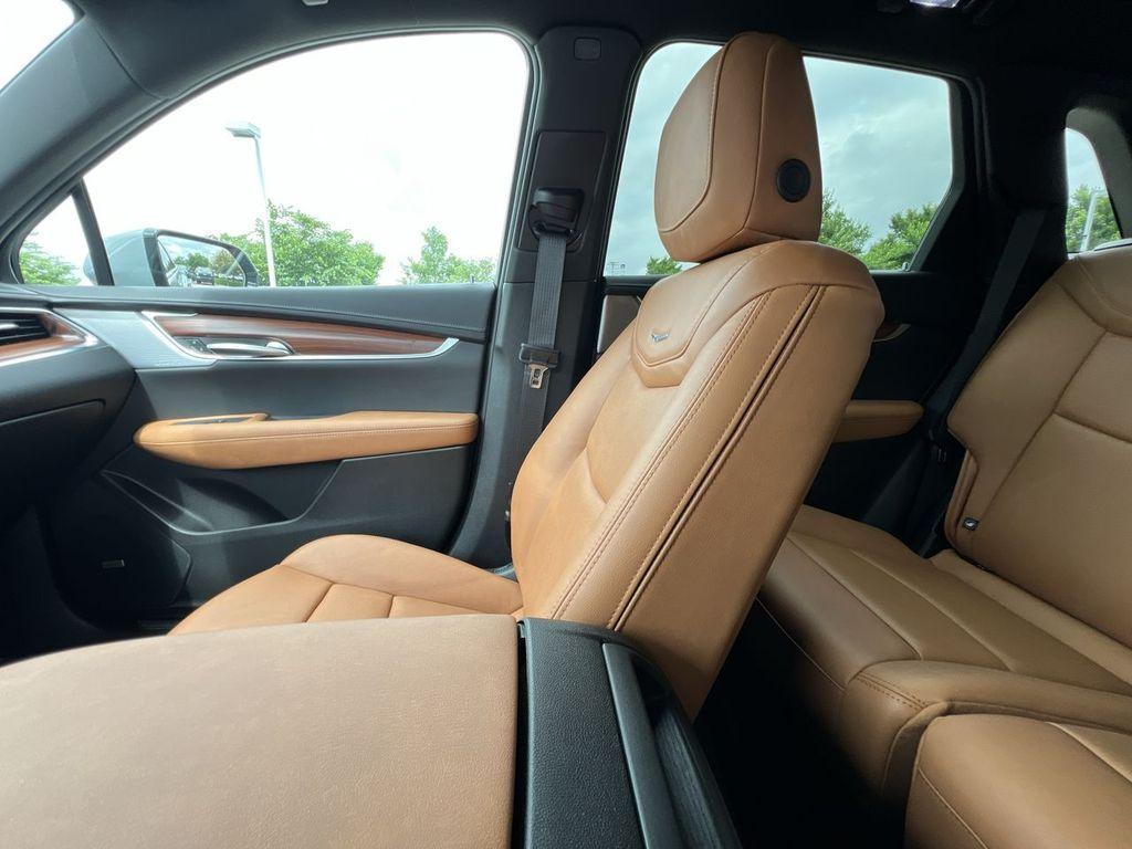new 2025 Cadillac XT5 car