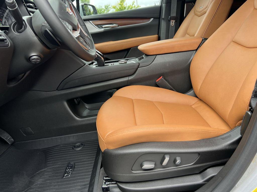 new 2025 Cadillac XT5 car
