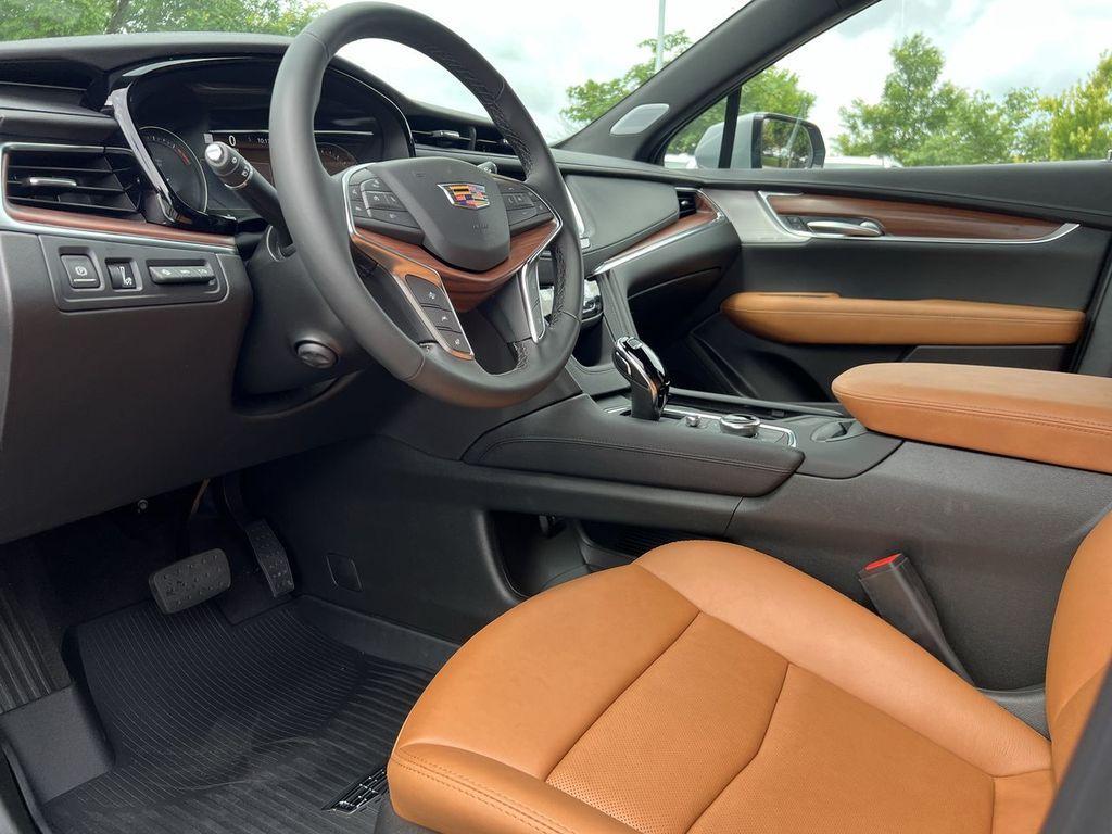 new 2025 Cadillac XT5 car