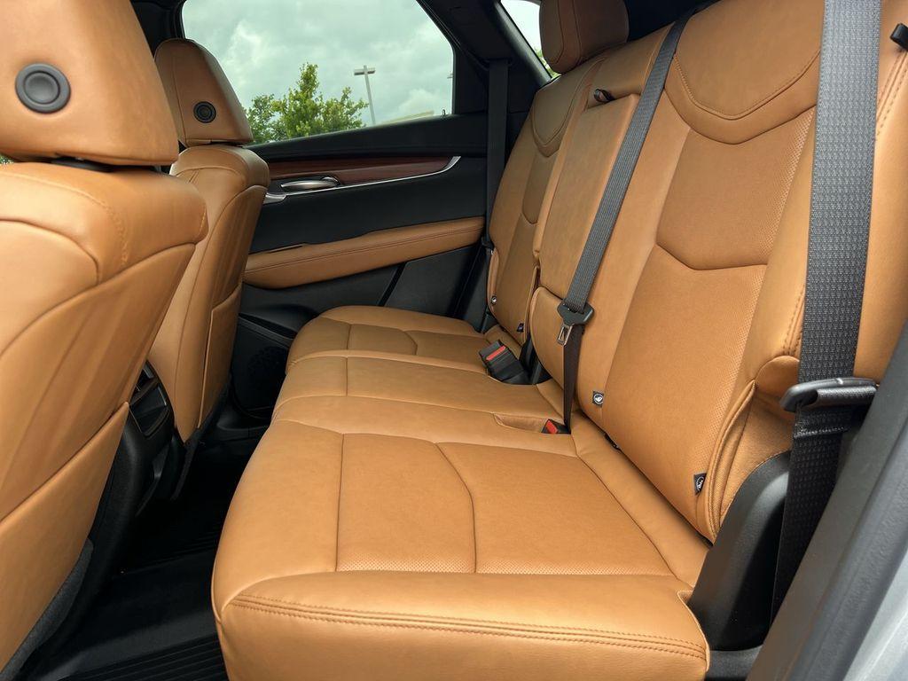 new 2025 Cadillac XT5 car