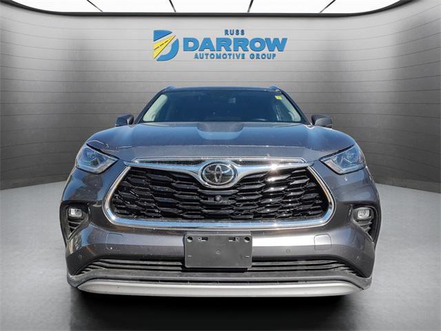 used 2021 Toyota Highlander car, priced at $34,400