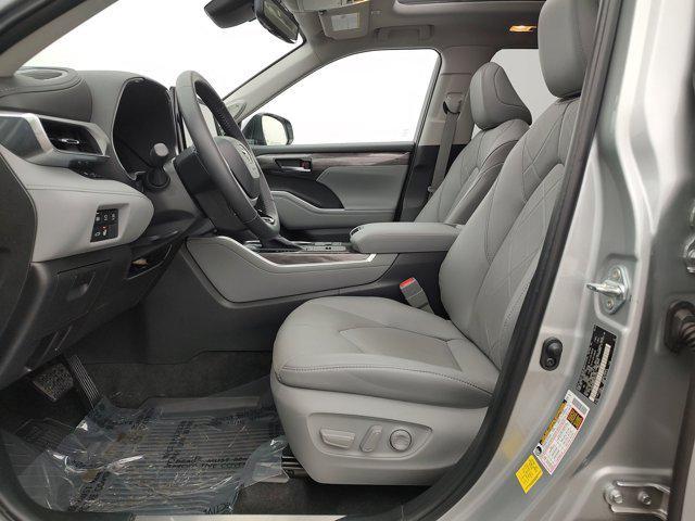 used 2023 Toyota Highlander car, priced at $43,761