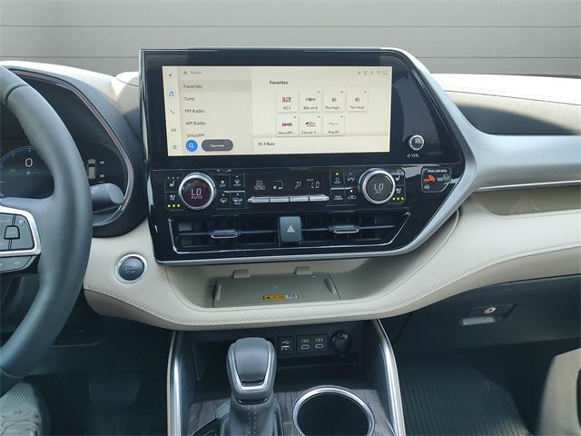used 2024 Toyota Highlander car, priced at $49,985