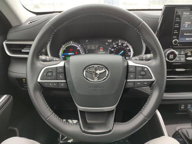 used 2022 Toyota Highlander Hybrid car, priced at $40,000