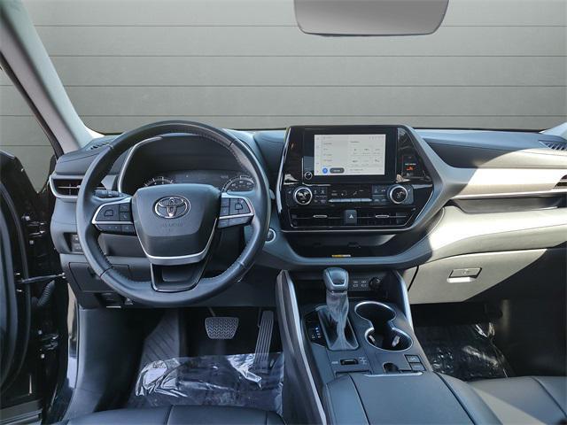 used 2024 Toyota Highlander car, priced at $40,742