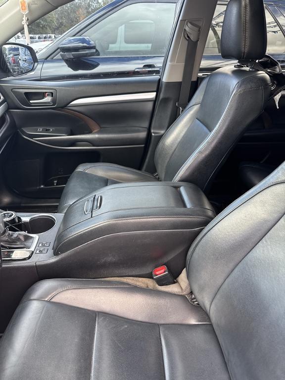 used 2019 Toyota Highlander car, priced at $20,987