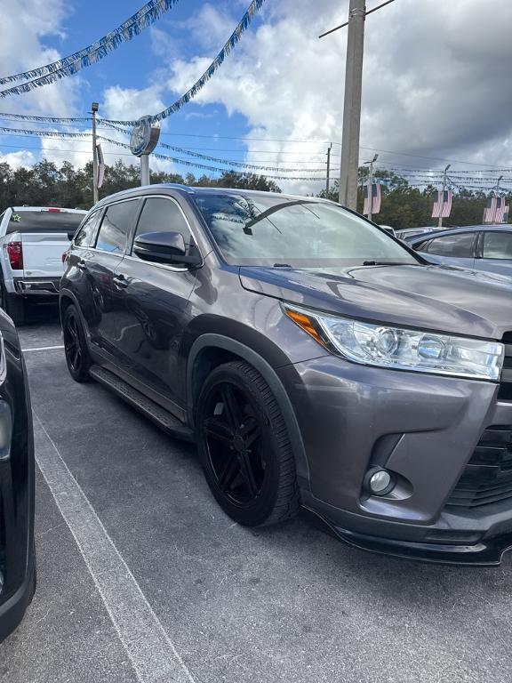 used 2019 Toyota Highlander car, priced at $20,987