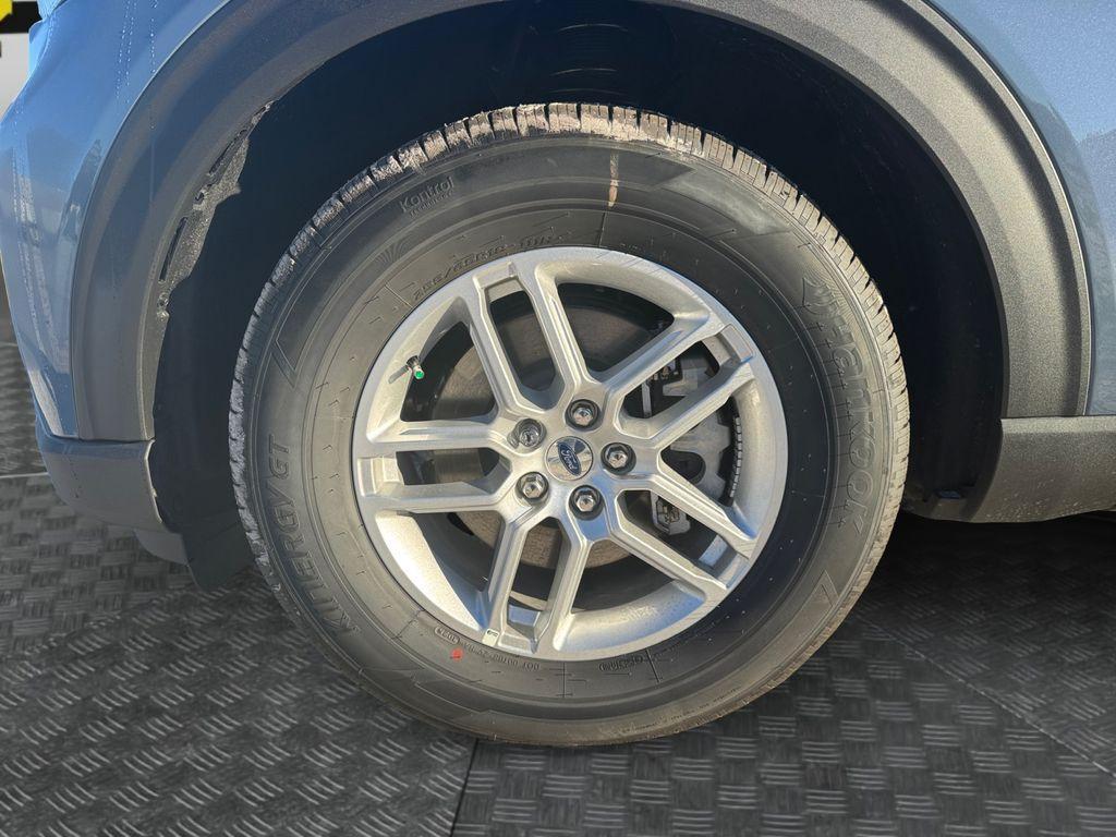 new 2025 Ford Explorer car, priced at $45,960