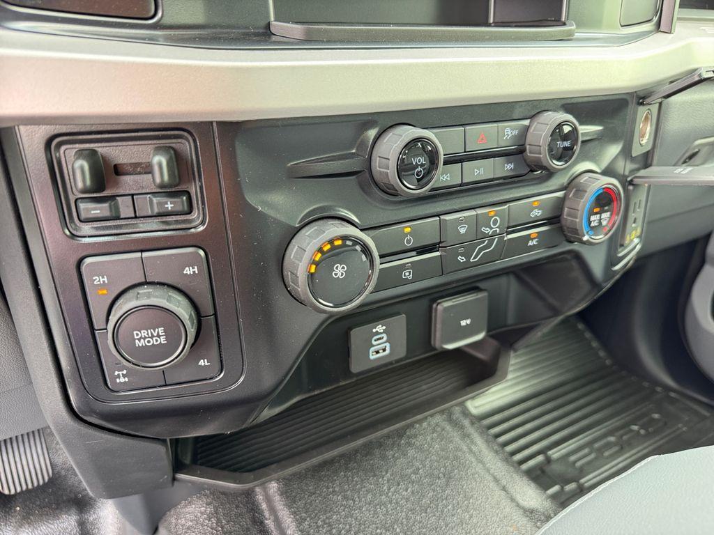 new 2025 Ford F-250 car, priced at $67,112
