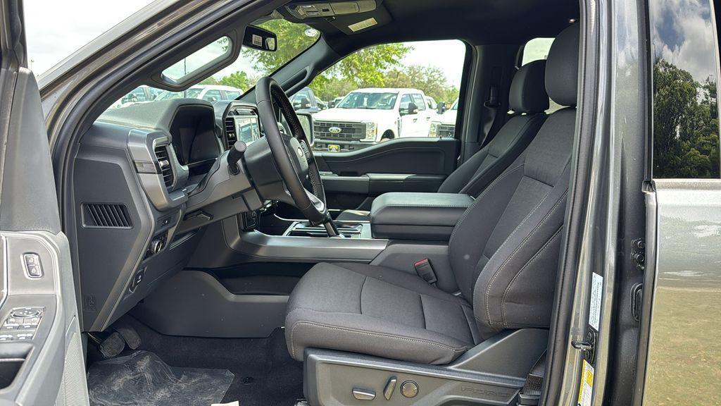 new 2025 Ford F-150 car, priced at $60,906