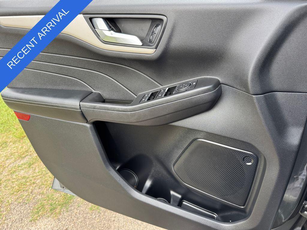 used 2022 Ford Escape car, priced at $24,987