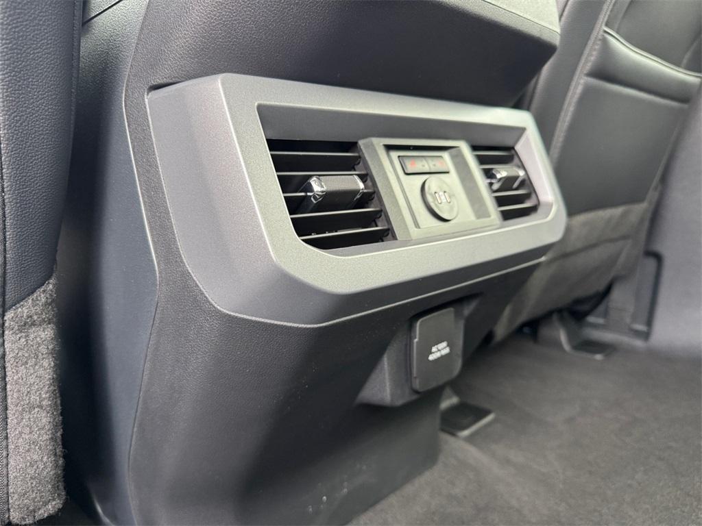 new 2025 Ford F-250 car, priced at $80,937