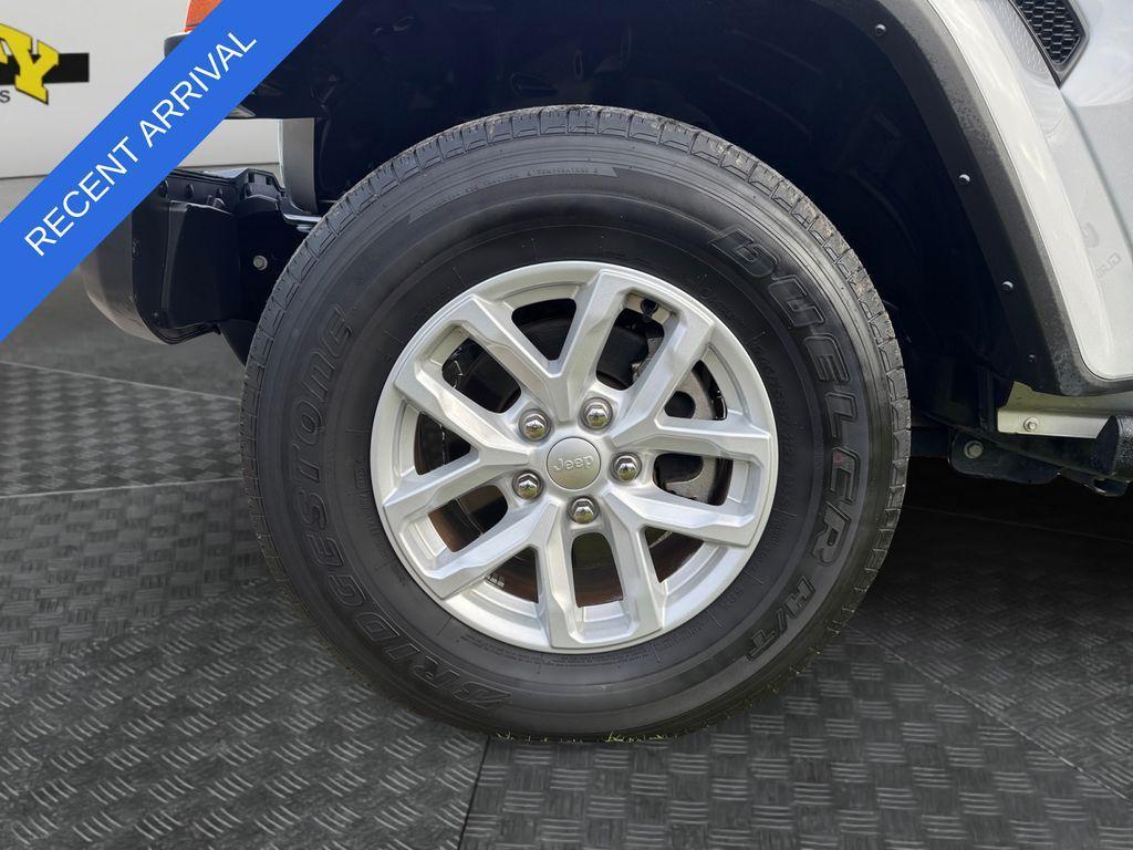 used 2023 Jeep Gladiator car, priced at $31,143
