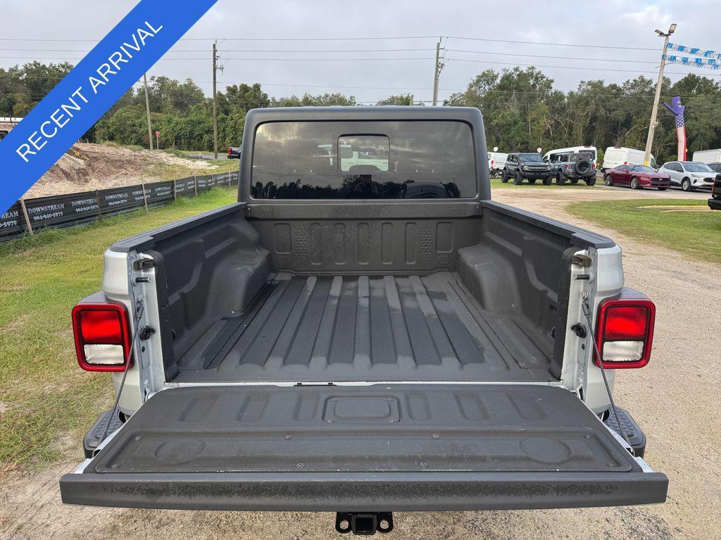 used 2023 Jeep Gladiator car, priced at $31,143