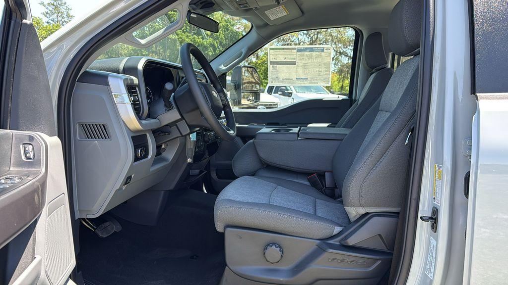 new 2025 Ford F-250 car, priced at $58,900
