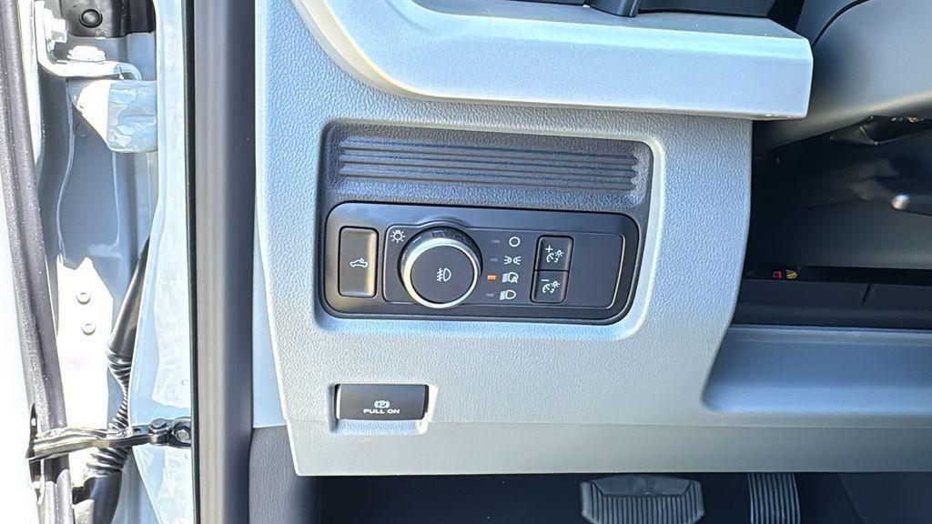 new 2025 Ford F-250 car, priced at $58,900