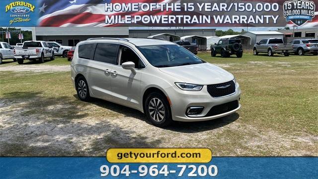 used 2021 Chrysler Pacifica Hybrid car, priced at $23,431