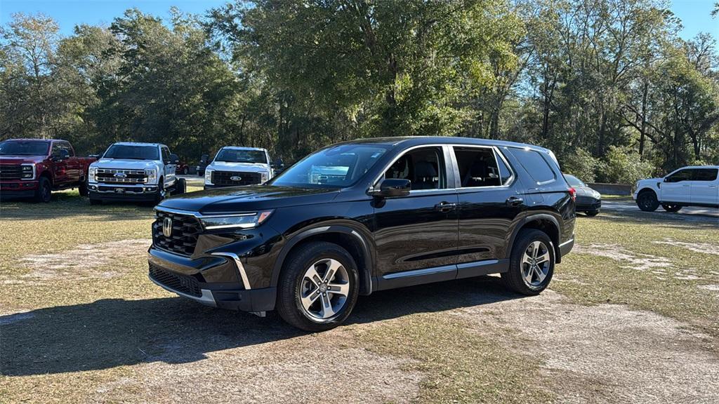 used 2025 Honda Pilot car, priced at $40,977