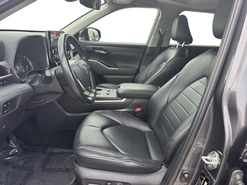 used 2023 Toyota Highlander car, priced at $32,753