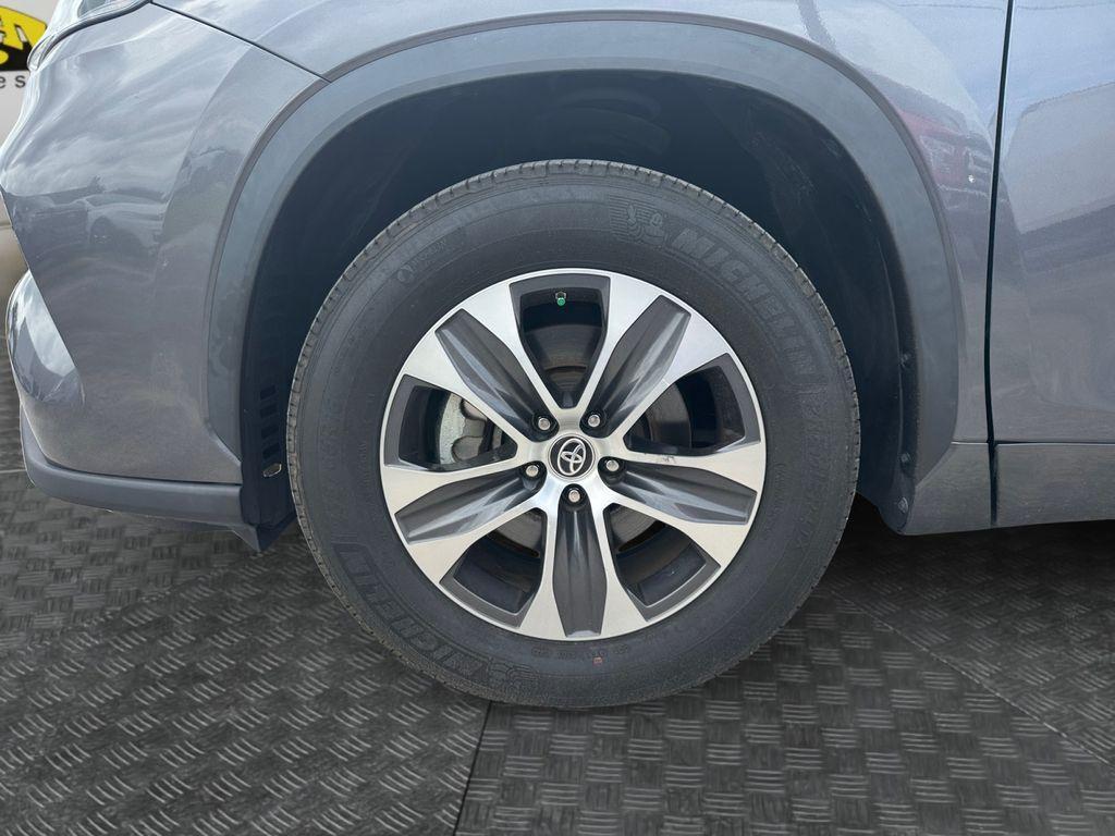 used 2023 Toyota Highlander car, priced at $32,753