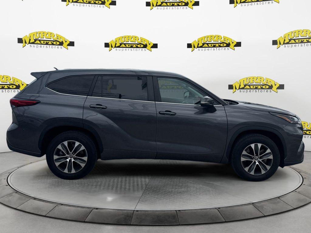 used 2023 Toyota Highlander car, priced at $32,753