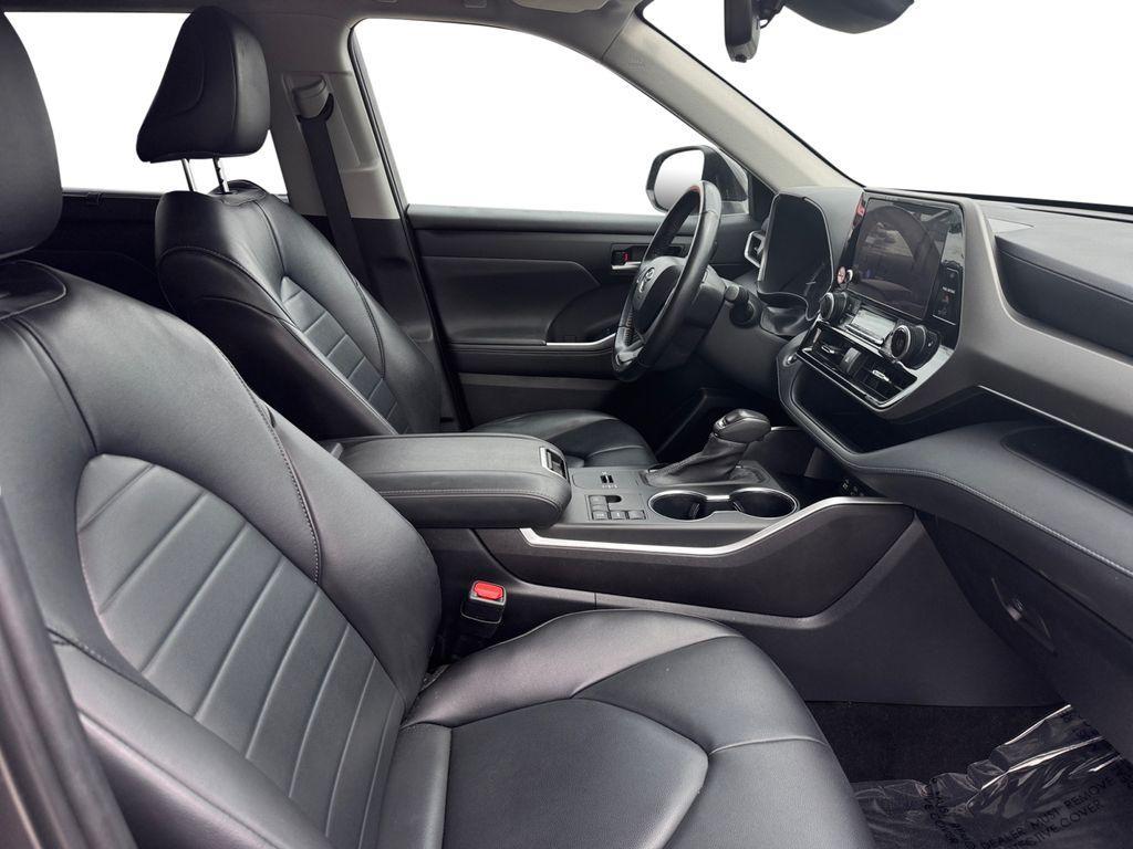used 2023 Toyota Highlander car, priced at $32,753