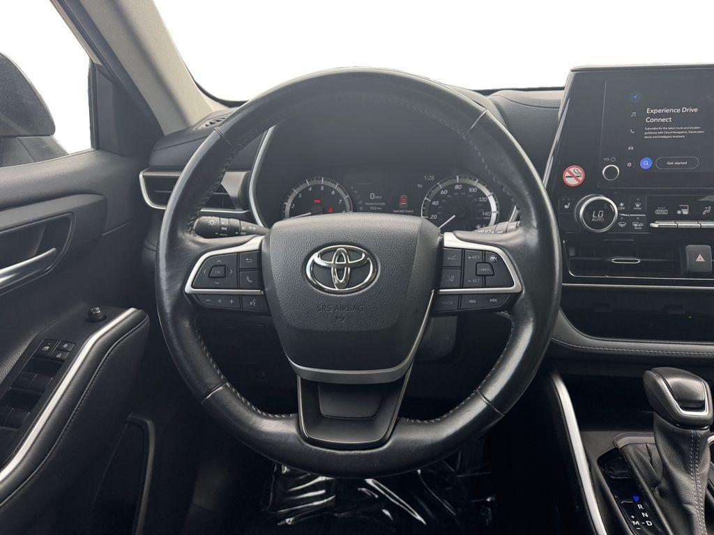 used 2023 Toyota Highlander car, priced at $32,753