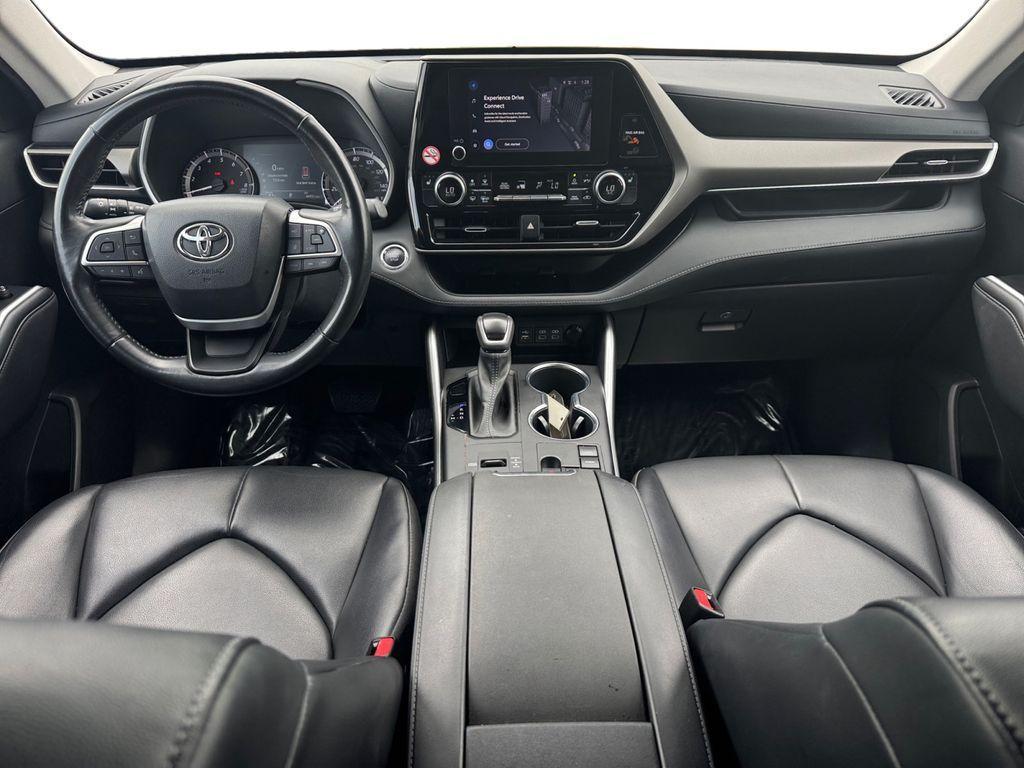 used 2023 Toyota Highlander car, priced at $32,753