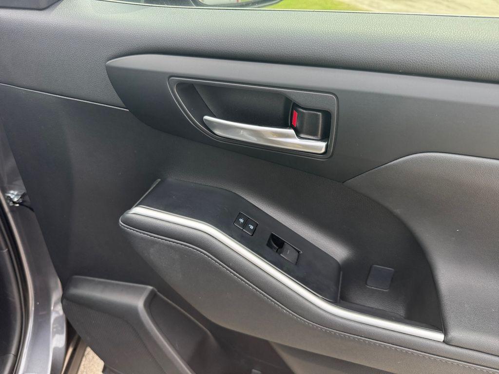 used 2023 Toyota Highlander car, priced at $32,753